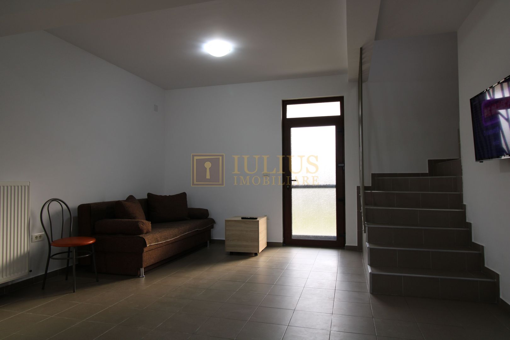 2 dormitoare, 80 mp utili, gradina si curte proprie de 300mp. - Poză 4