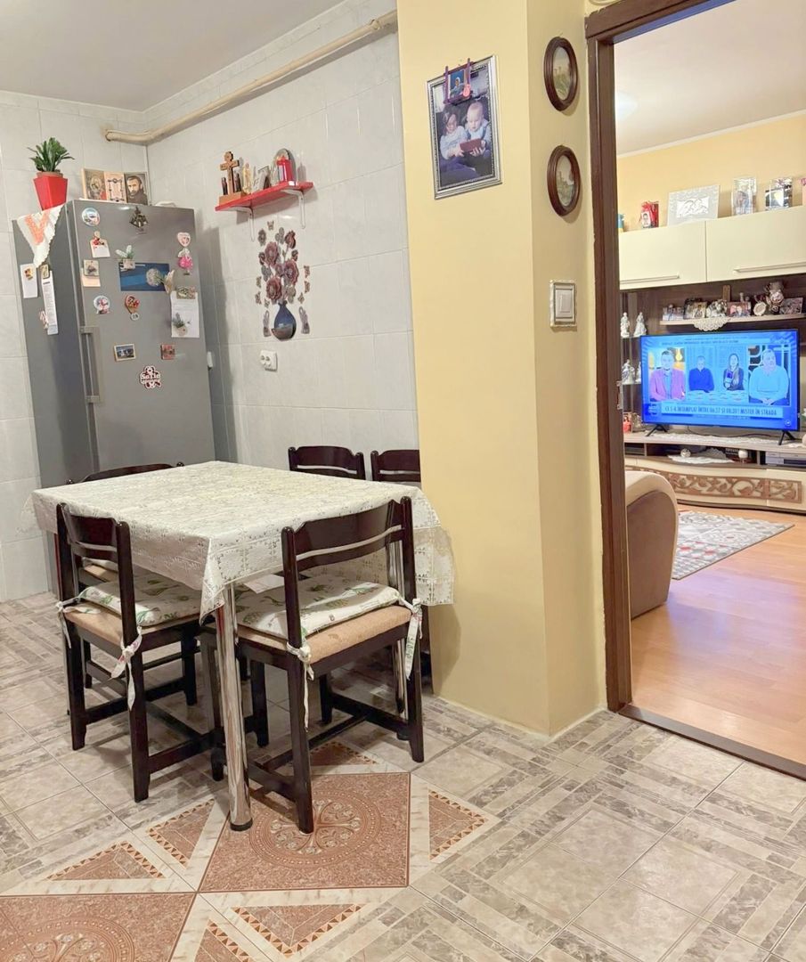 De vanzare apartament cu 3 camere I. C. Frimu, 70.500 euro - Poză 2