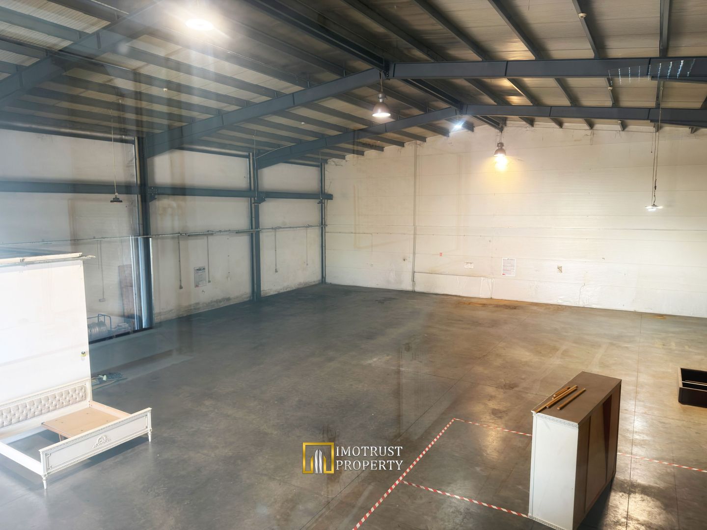 Hala industrială de închiriat – Zona Micălaca, Arad | 600 mp - Poză 1
