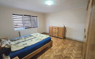 De închiriat apartament 3 camere Micro 16 Parter - Poză 3