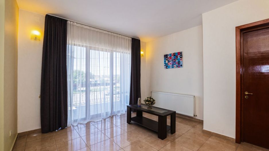 Apartament în vilă - Acces independent - Investiție & business - Nicolae Dobrin - Poză 6