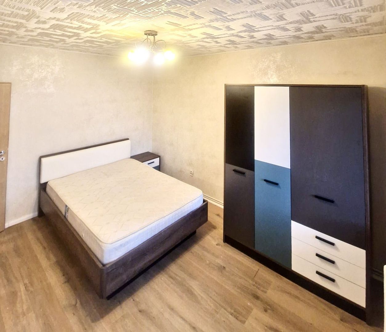 Apartament decomandat 3 camere de închiriat în Piața Bălcescu - Poză 10