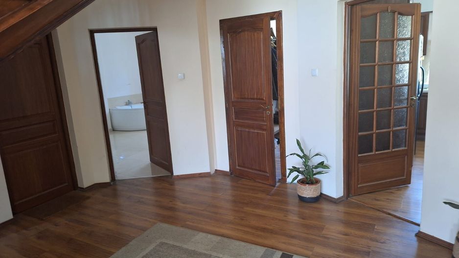 BRASADAS vinde casa individuala 8 cam teren 10 ari Unirii. - Poză 18