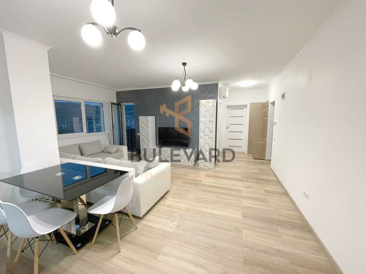 Inchiriere apartament cu 2 camere, zona Terra! - Poză 2