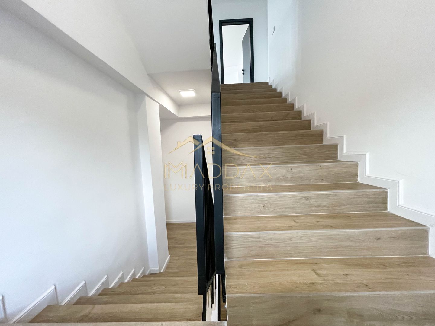 Spatiu comercial S+P+2E+M ***Prima Inchiriere*** - Poză 37