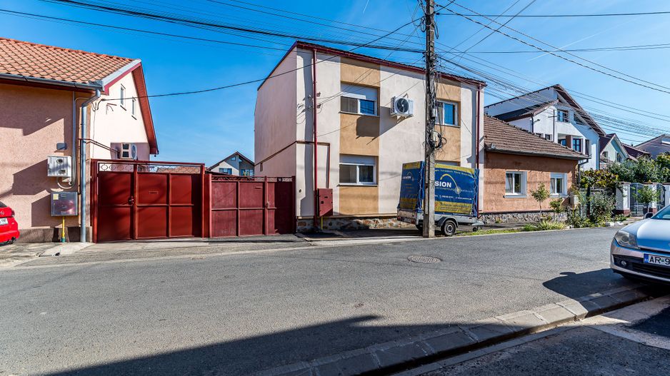 Casa in Micalaca - teren 457 mp - Garaj si Gradina - COMISION 0% - Poză 1
