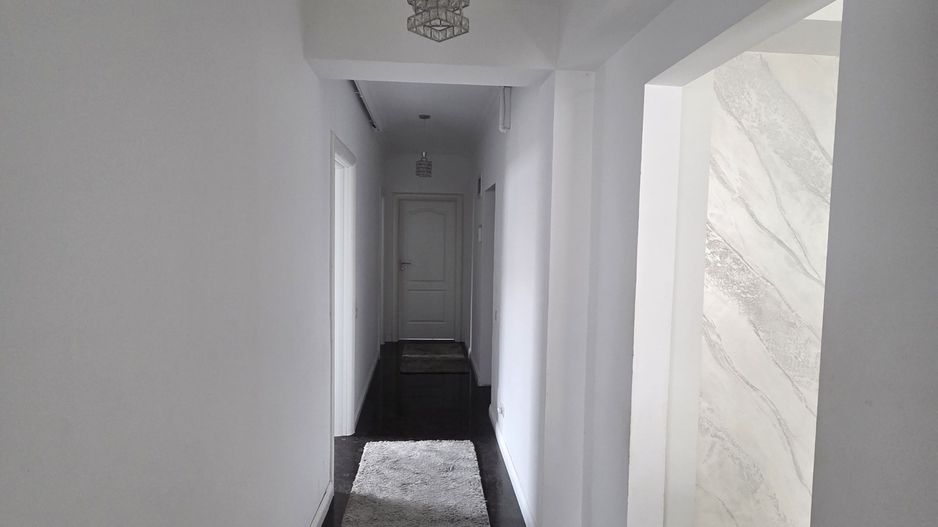 Apartament 3 camere si curte proprie - Poză 2