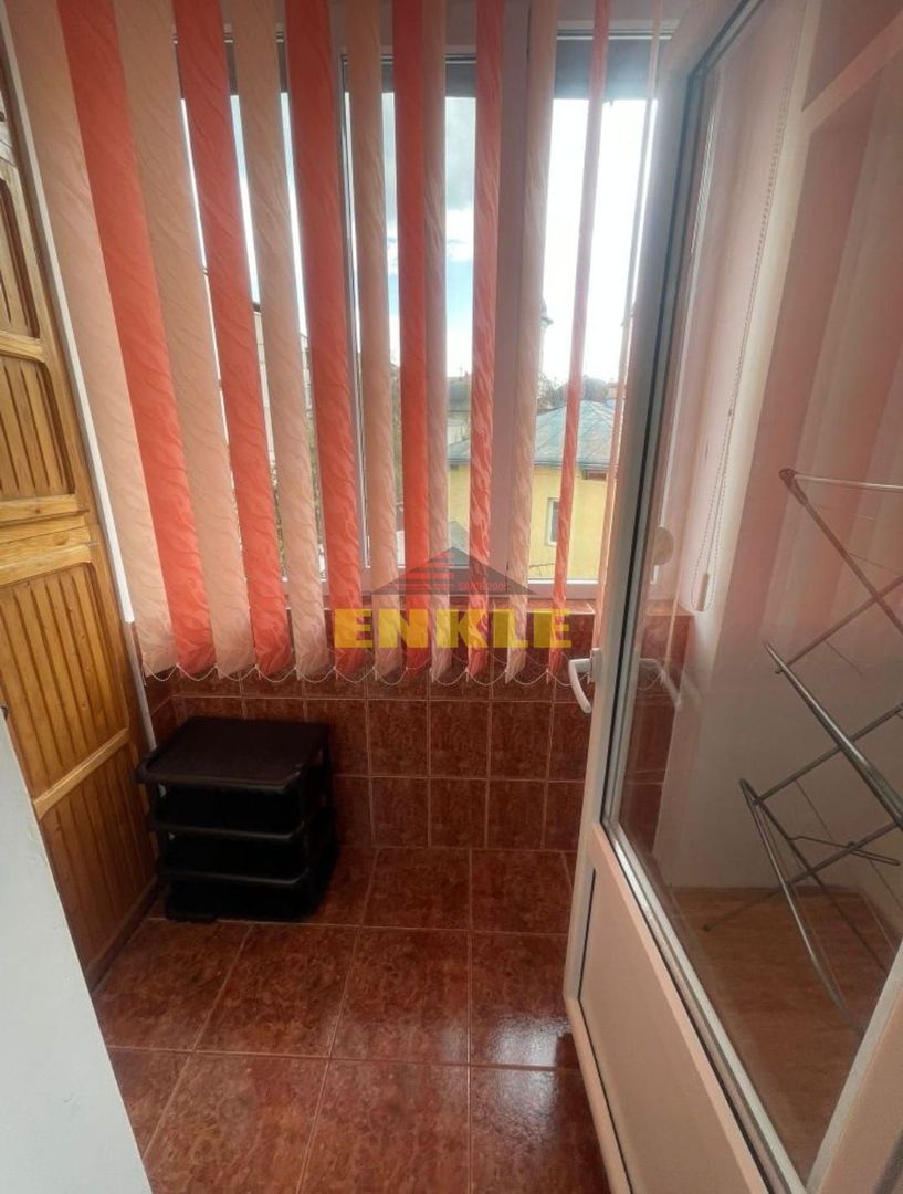De închiriat apartament 4 camere decomandat - Poză 7
