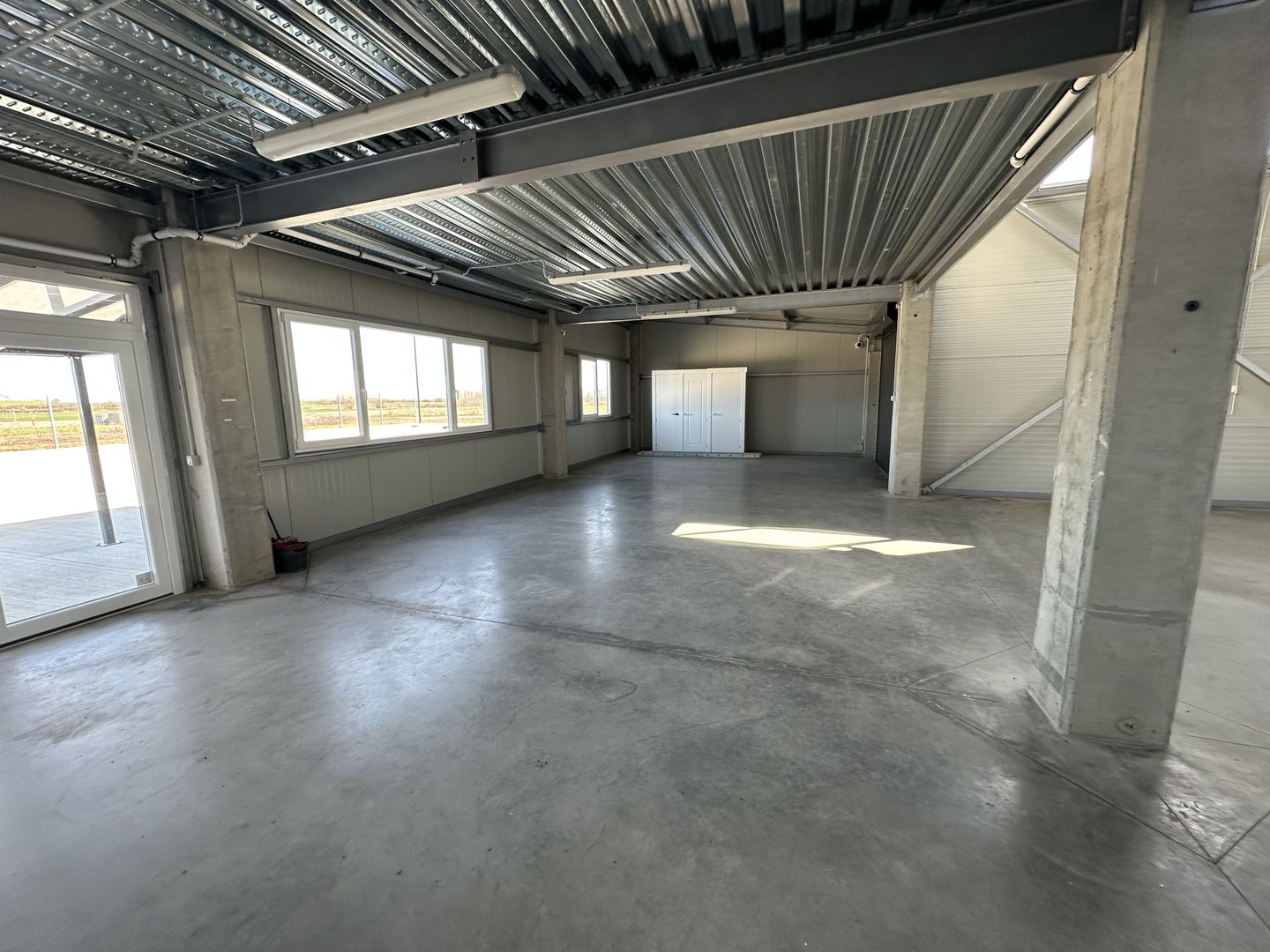 Hala depozitare cu birouri zona de N - Poză 4