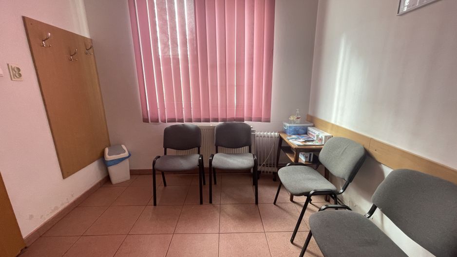 Casa de vanzare cu teren 572 mp si front generos 21 ml - Poză 10