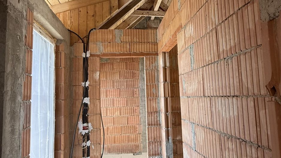 PROIECT DEOSEBIT CU GARAJ- LA ROSU - Poză 5