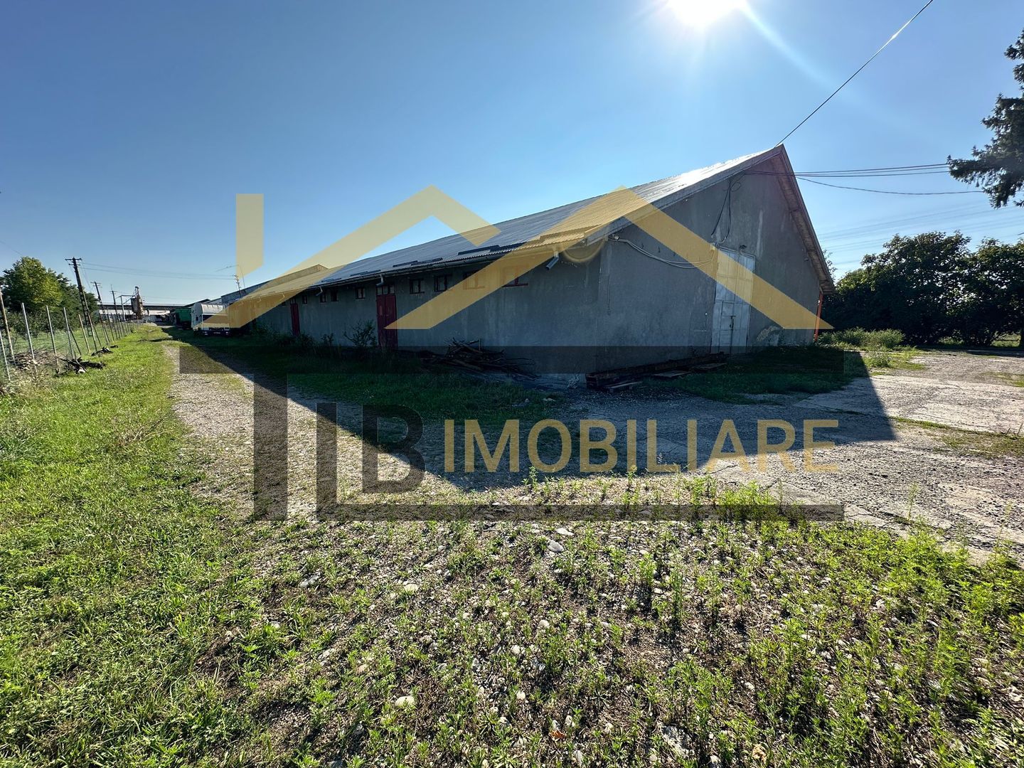 Spatiu industrial de inchiriat/vanzare/ 2052mp/ Zona Ernei - Poză 1