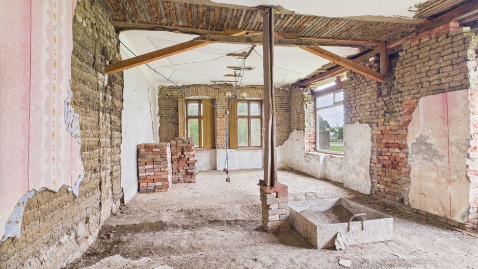 Casă de reabilitat pe teren generos- Comuna Variaș - Poză 31