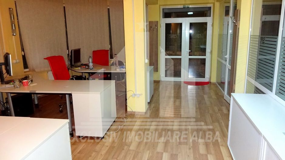 Spatiu comercial de inchiriat in Cetate - Poză 2