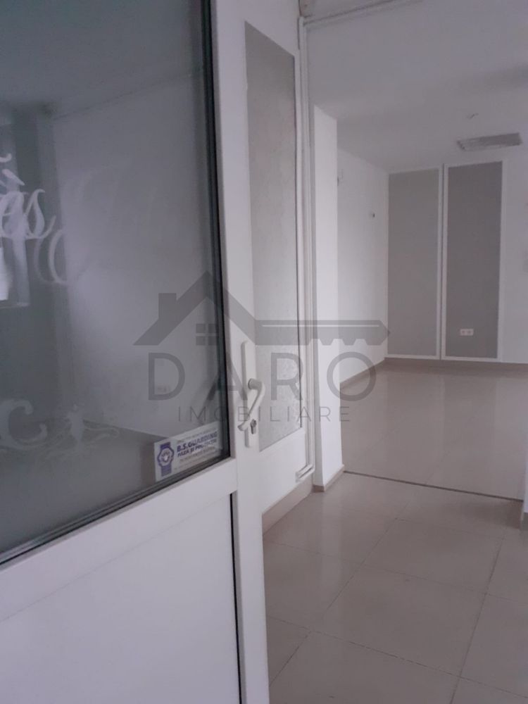 De vanzare imobil 62 mp-casa cu curte comuna -pret negociabil - Poză 3