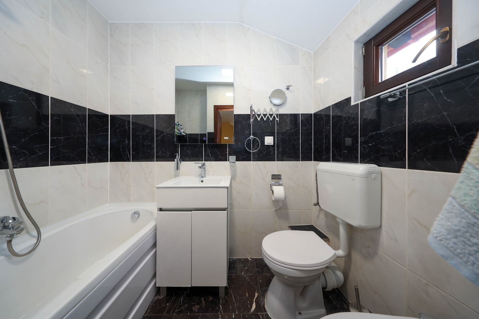 Casă deosebită de vânzare în centrul Brașovului - Poză 45