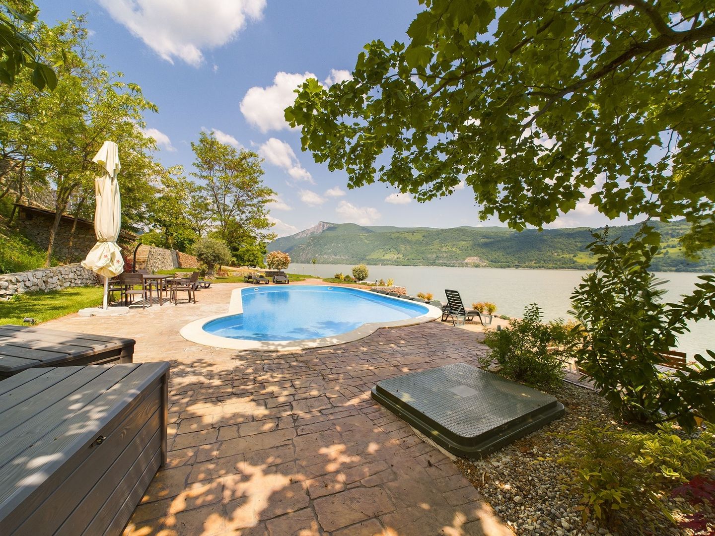 Pensiune de Lux pe Malul Dunării în Dubova - Poză 20