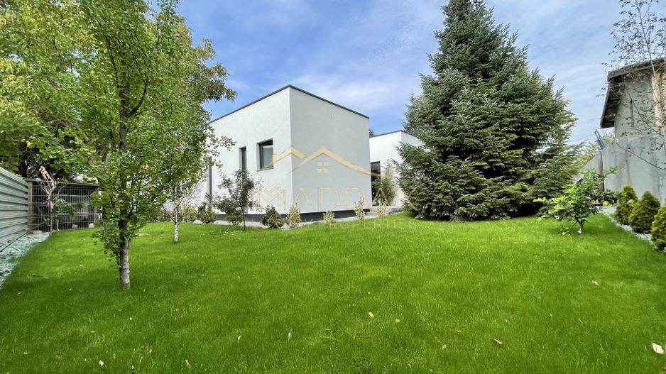 Vila cu 5 camere // * 565 mp gradina* // Tunari - Poză 1