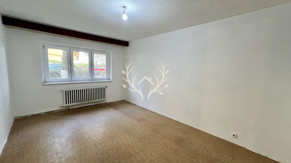 Apartament cu 3 camere, pregatit pentru renovare in Zorilor - Poză 1