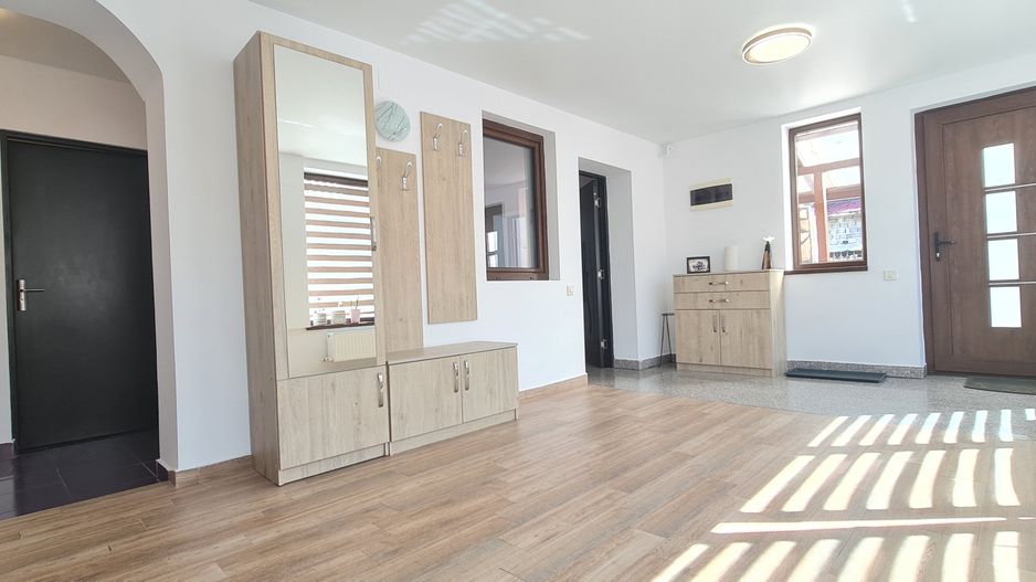 Casa individuala 3 camere mobilata utilata Tarlungeni - Poză 17
