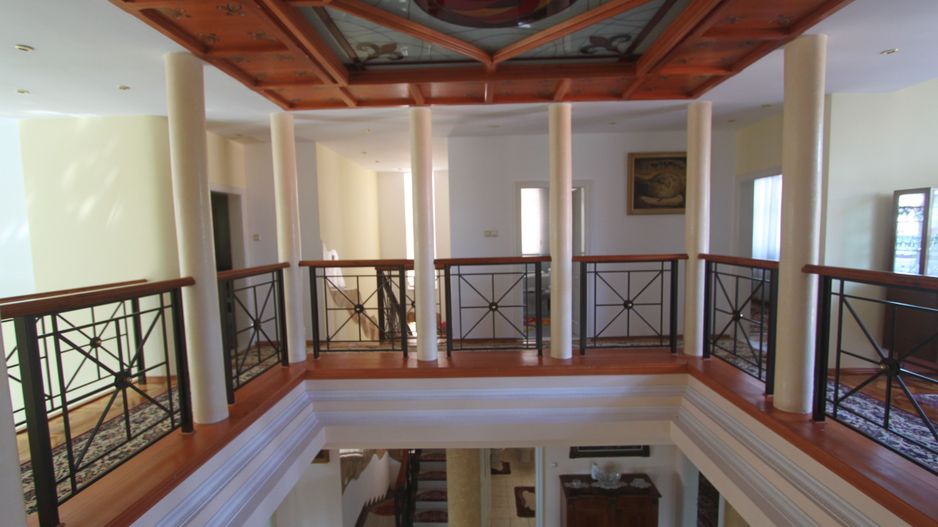 Casă / Vilă cu 8 camere de vânzare în zona Semicentral - Poză 19