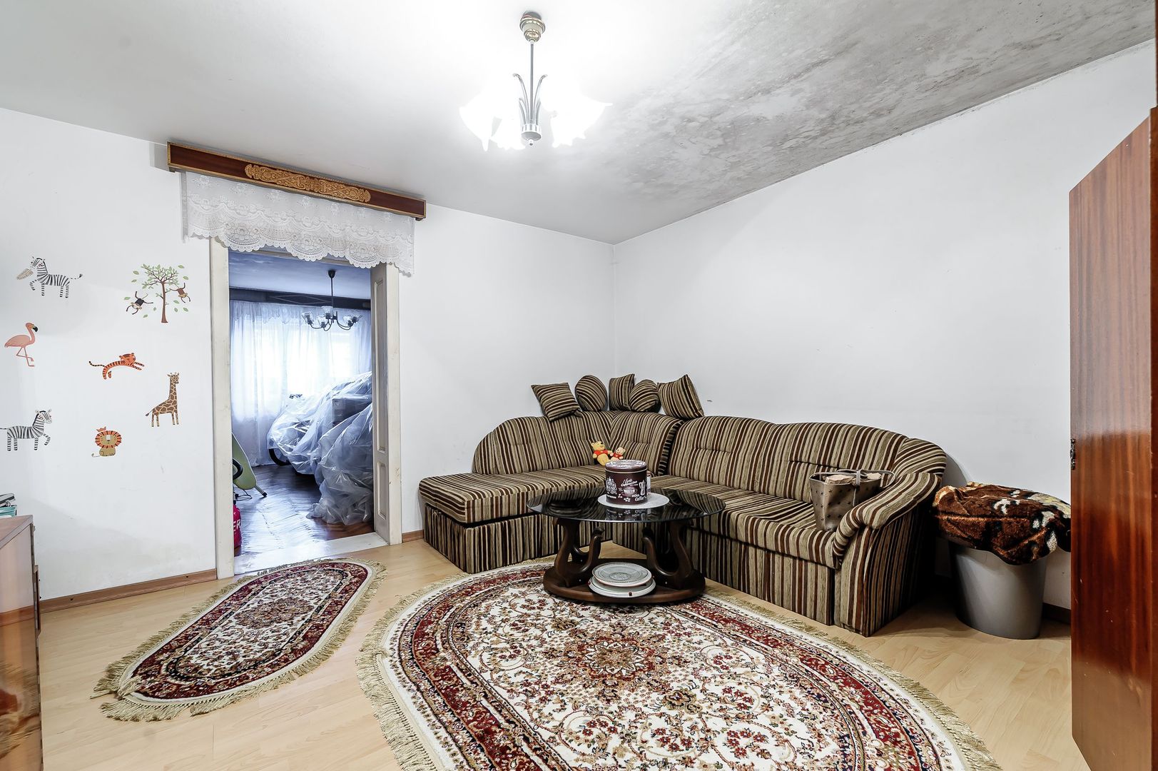 Șansă pentru familie mare apartament la casă, cu teren, Bujac. - Poză 3