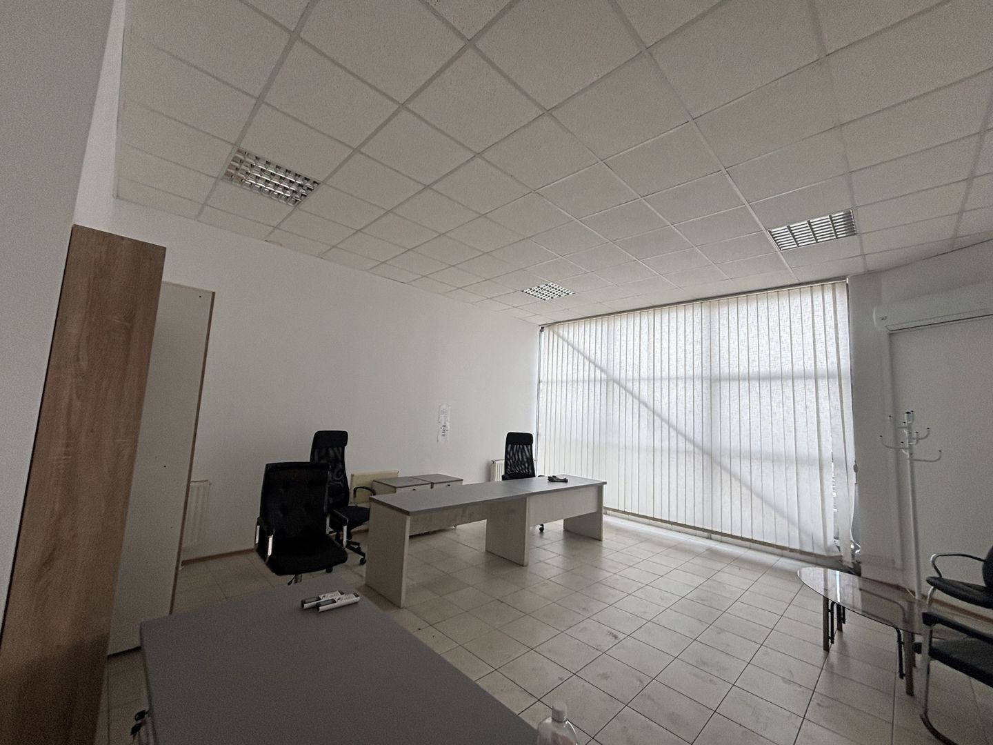 Depozit cu showroom de inchiriat de 1600 mp - Poză 19