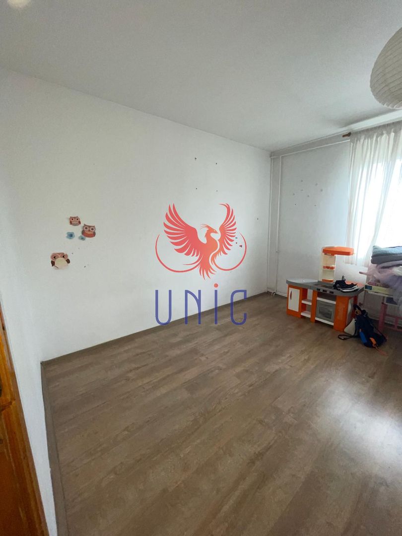 4 camere decomandate, V-uri - 1 Mai - Poză 13