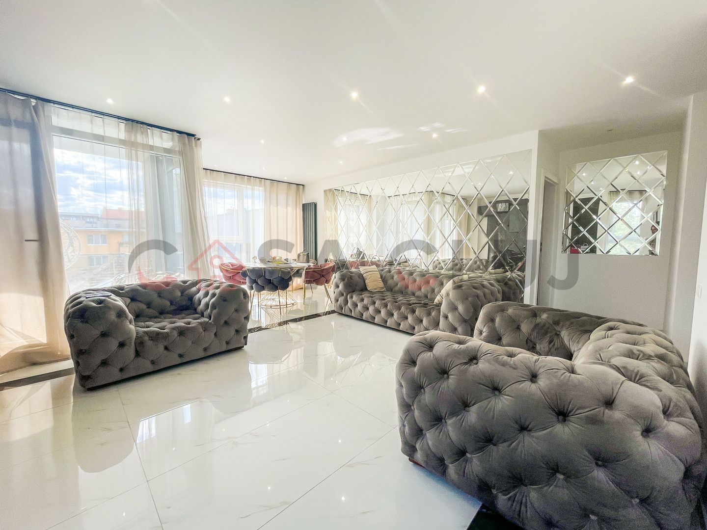 Ultrafinisat, zona semicentrala, cu doua locuri de parcare in subteran - Poză 1