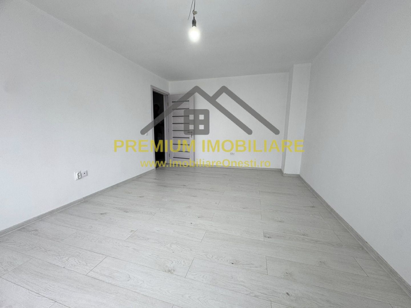 Apartament 2 Camere - Etaj 1 - Zona Mal - Renovat - Poză 6