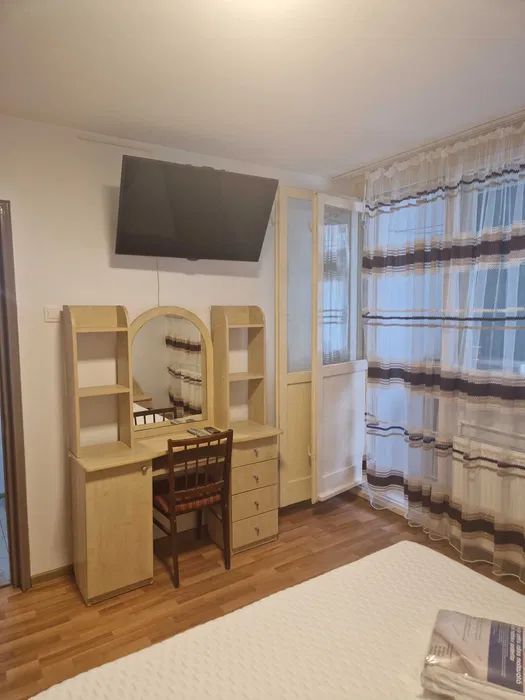 3 camere decomandat, renovat, la gura de metrou Romancierilor - Poză 1