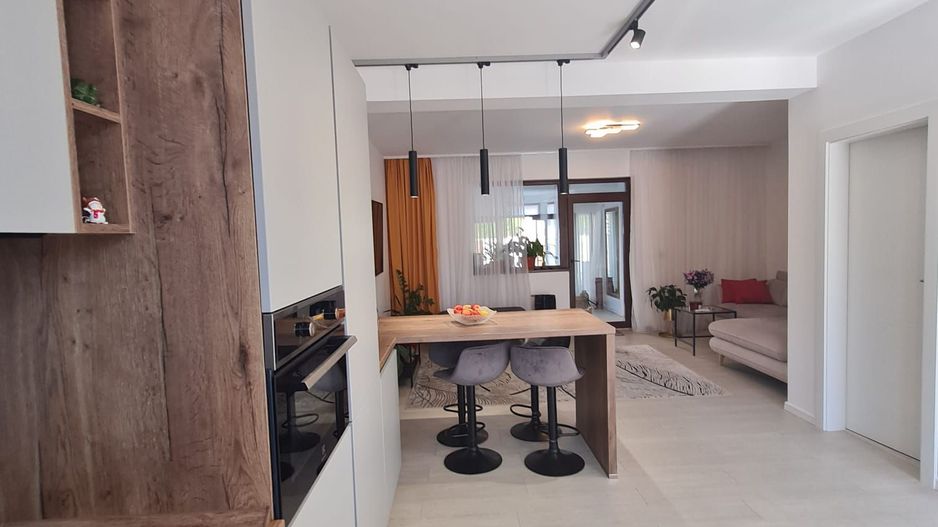 Duplex minimalist cu piscina - Poză 18