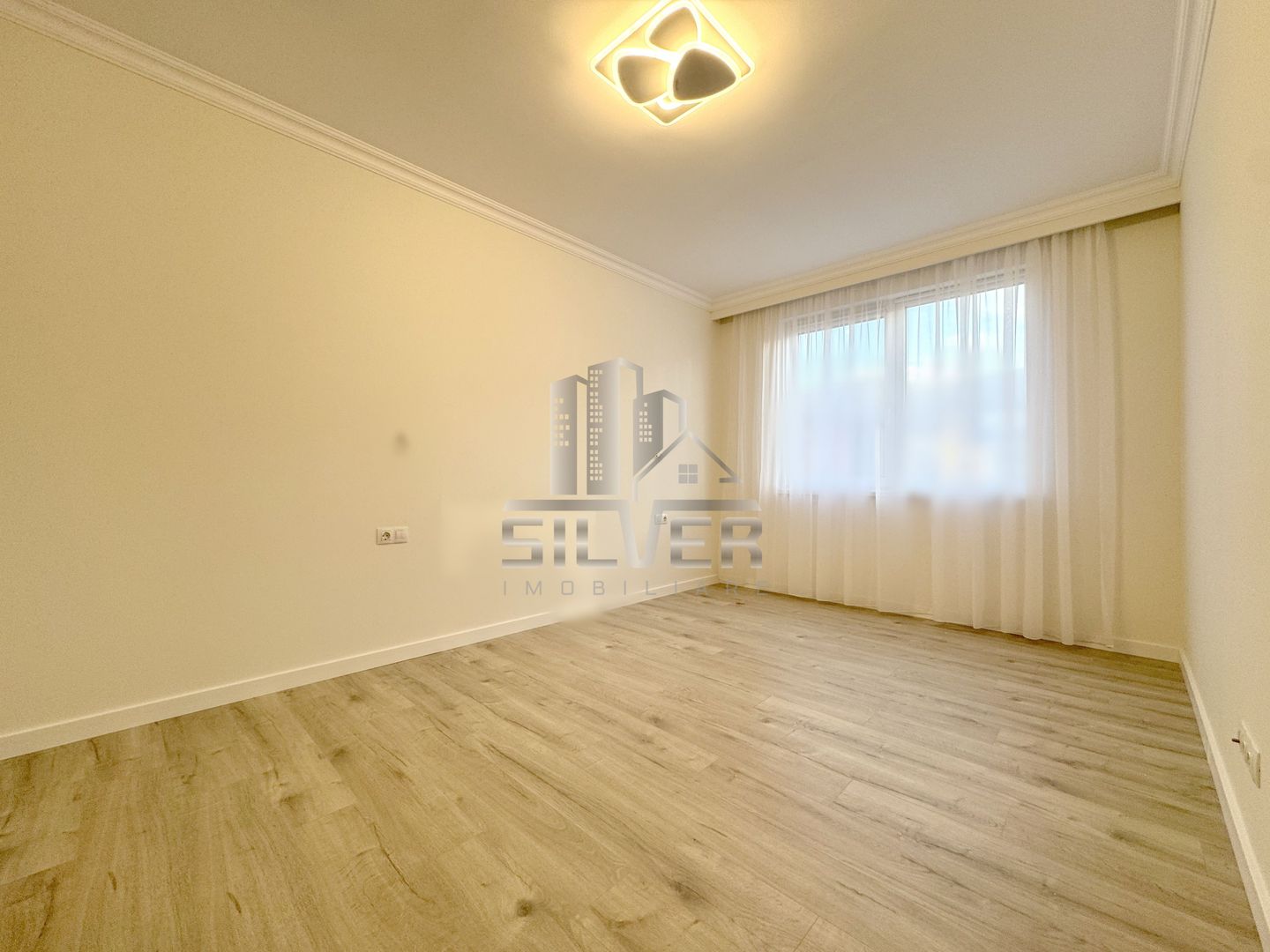 Apartament cu 4 camere /85.5mp/zona Sub Cetate. - Poză 5