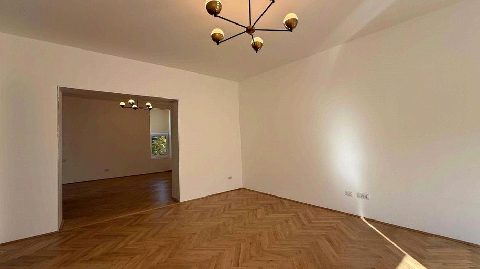 Vilă elegant renovata pentru business de prestigiu - Poză 6