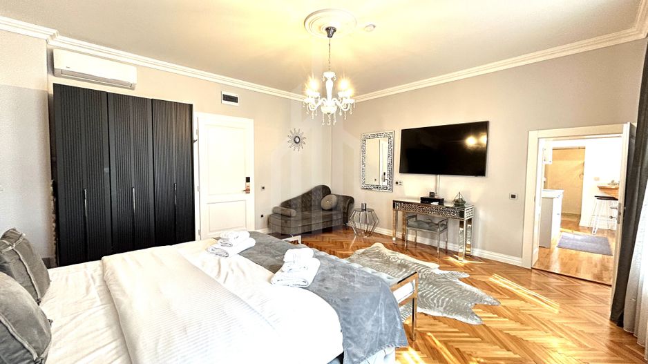 Apartament renovat, cu garaj și pivnițe, în Centrul Istoric al Sibiului - Poză 2