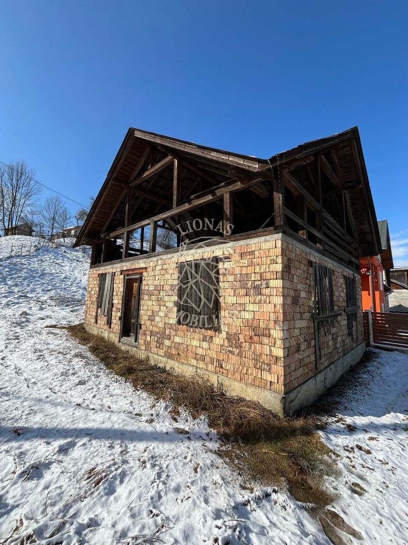 Casa la rosu-Zona Bistrita Bargaului-Teren-700mp - Poză 1