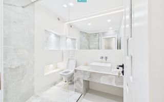 Apartament 2 camere cu 2 băi, 2 locuri de parcare si curte - Poză 3