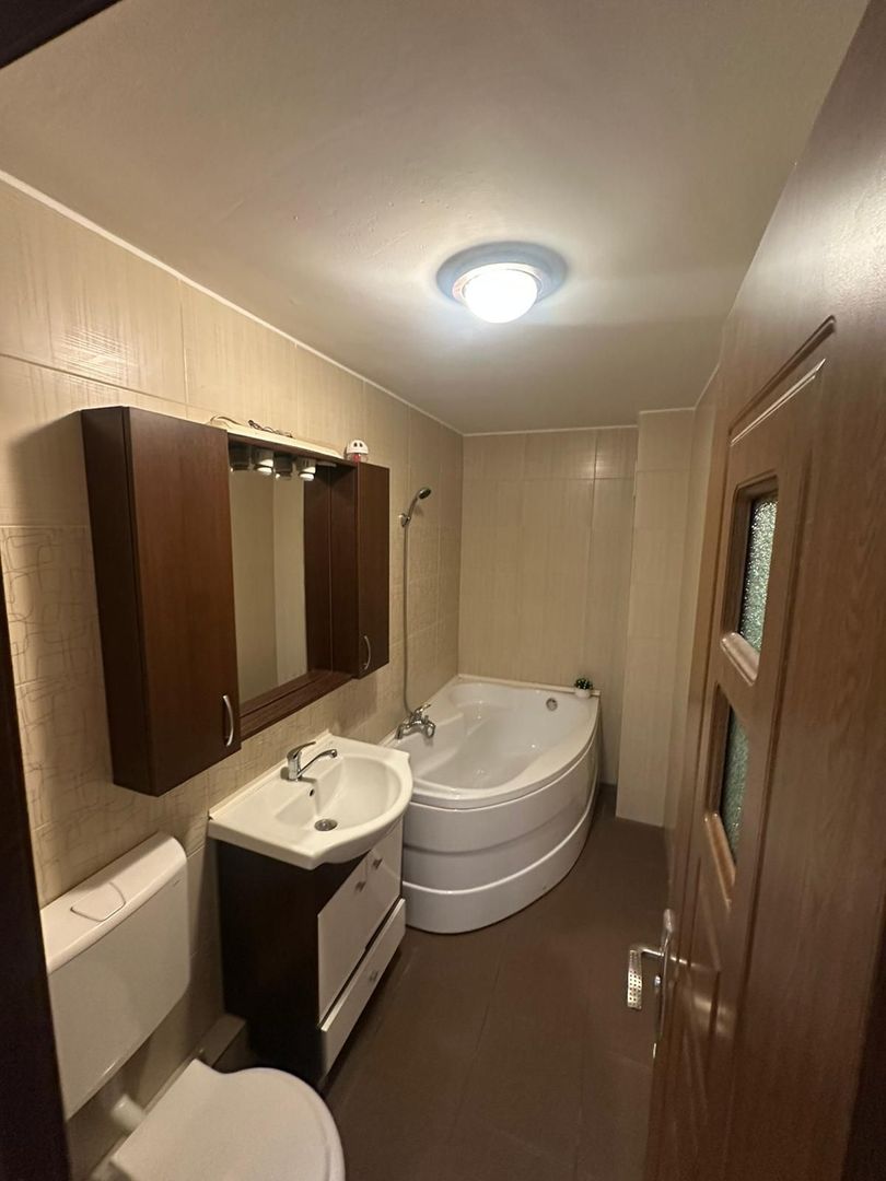 Apartament 3 camere decomandat, parter înalt, zona Panduri - Poză 2