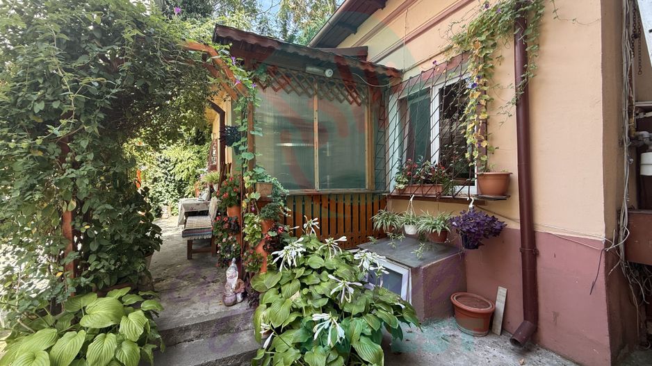 Casuta "bunicii" la 2 pasi de Calea Calarasilor - Poză 2