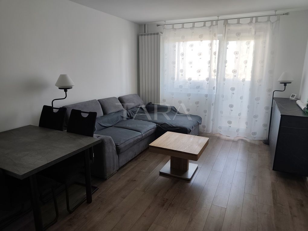 Apartament cu 4 camere, 70 mp, 3 dormitoare, 2 balcoane, La Terenuri. - Poză 1