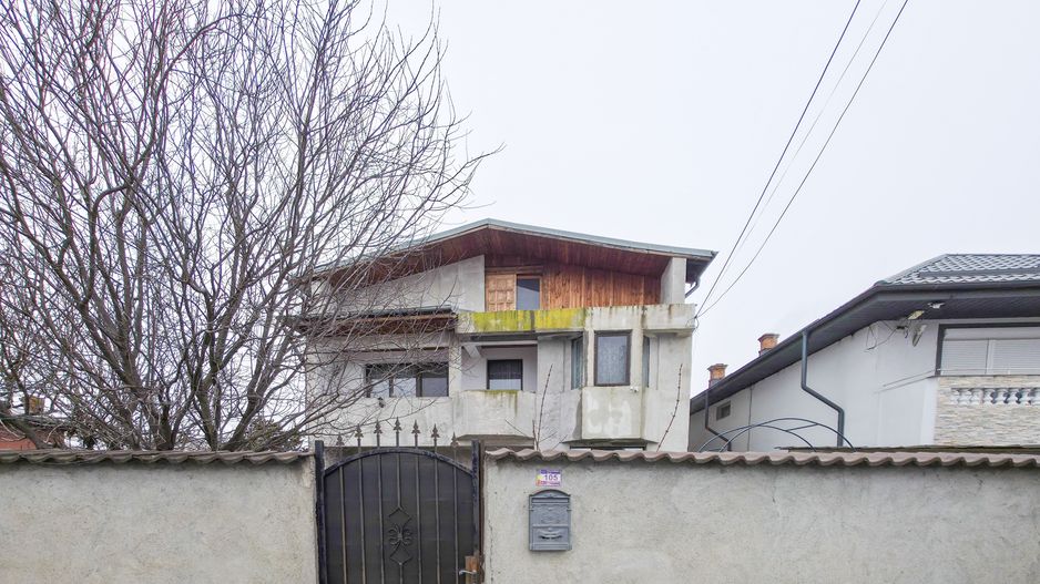 Casă spațioasă de vânzare – Strada Republicii nr. 105, Dragomirești - Poză 23