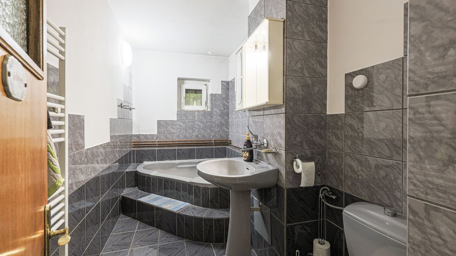 Apartament foarte spațios cu 5 camere la parter in Micalaca Comision 0 - Poză 8