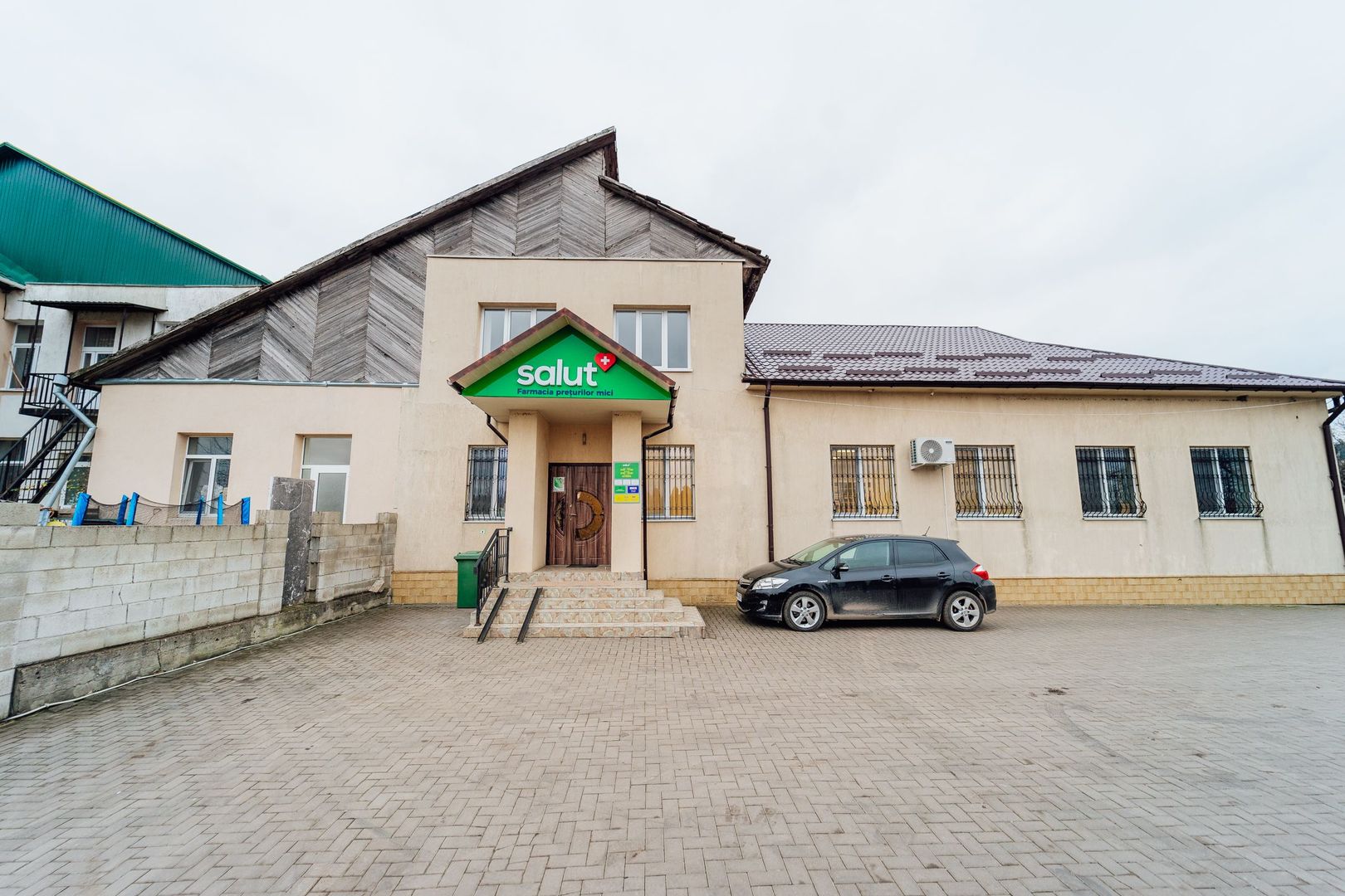 VÂNZARE I SPAȚIU COMERCIAL I STRĂȘENI SIREȚ I 293 m² - Poză 1