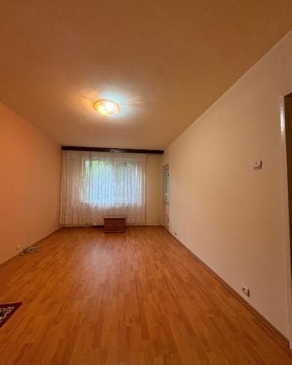 Apartament vânzare  zona de trafic  important , hipermarketuri, școala. - Poză 1