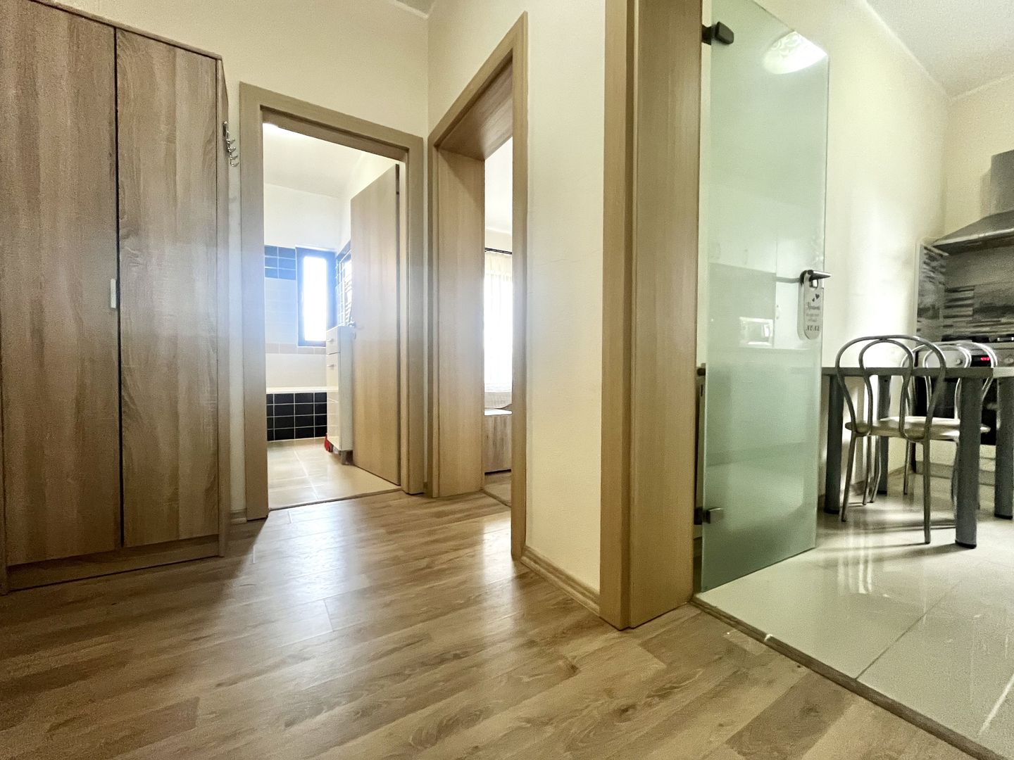 2 camere, decomandat, modern si primitor, la intrare in Dumbravita - Poză 8