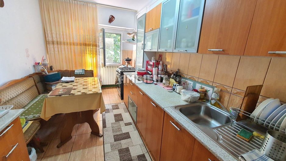 Apartament 3 camere, decomandate, zona TRAIAN; - Poză 2