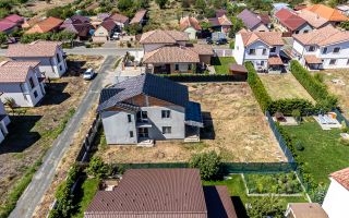 Casă nouă, parțial finalizată – Str. Constituției, Aradul Nou - Poză 3