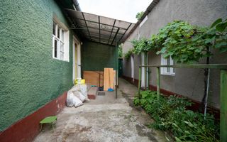 Casa singur in curte  cu dublu front stradal cu garaj in Iosia - Poză 3