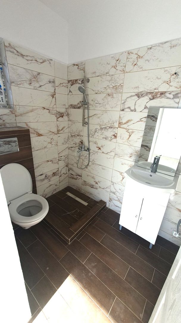 Case noi și ieftine, pe lacul Crevedia. - Poză 9