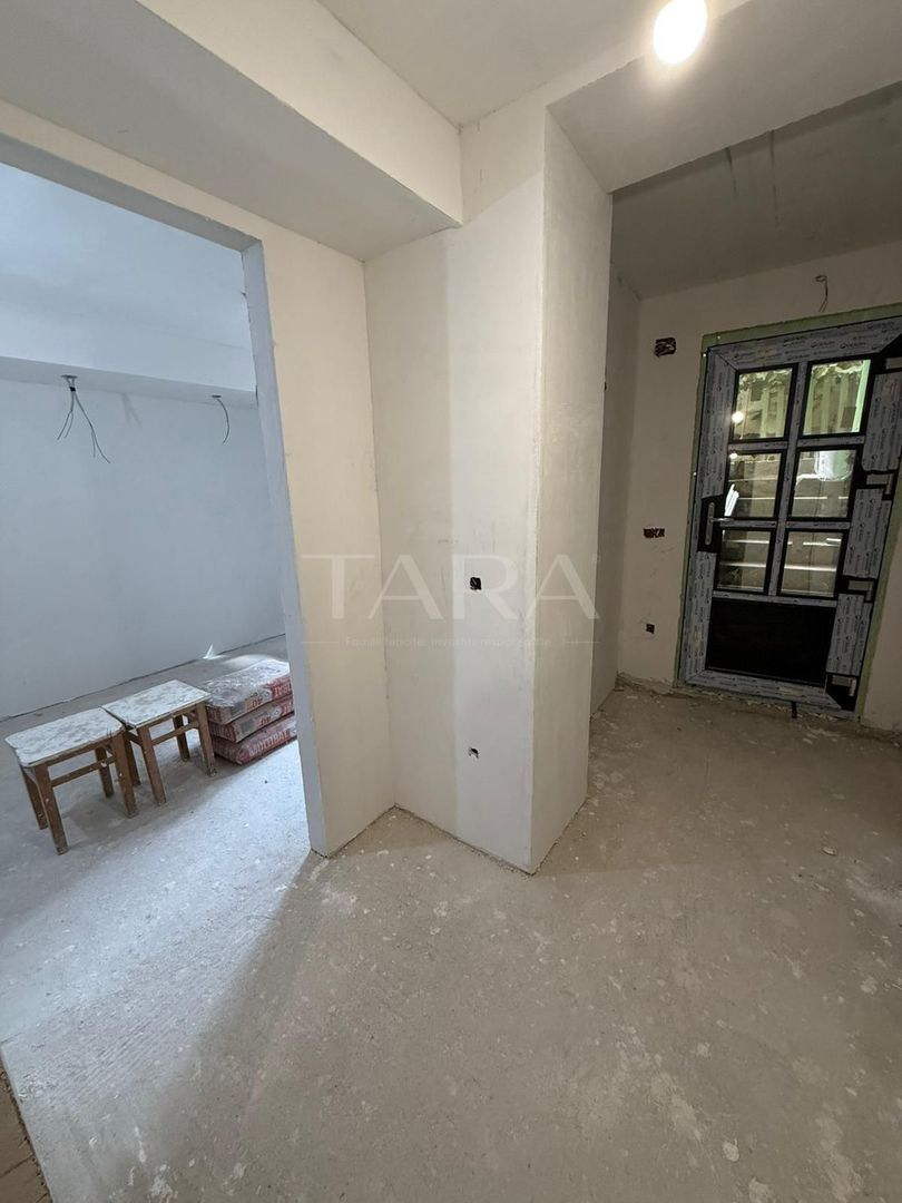 Apartament cu Grădină în Zona Centrală, Recent Renovate. - Poză 8